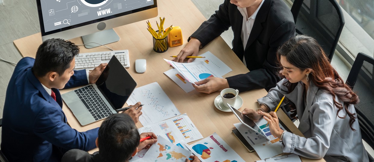 Réunion de stratégie en référencement naturel et analyse SEO à La Réunion